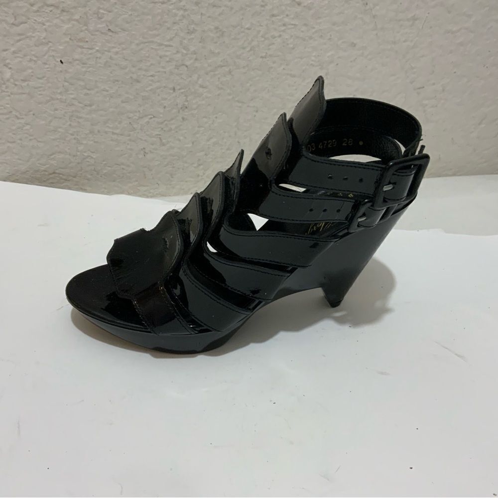 Robert Clergerie (Barney’s New York) black  Platform patent  sandals  6.5 M